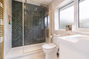 Shower room- click for photo gallery